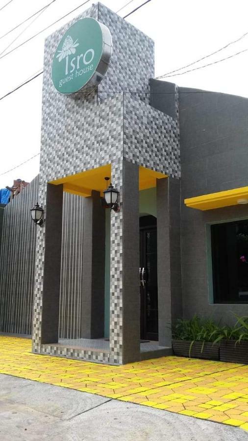 Isro Guesthouse Syariah Kepanjen Exterior foto