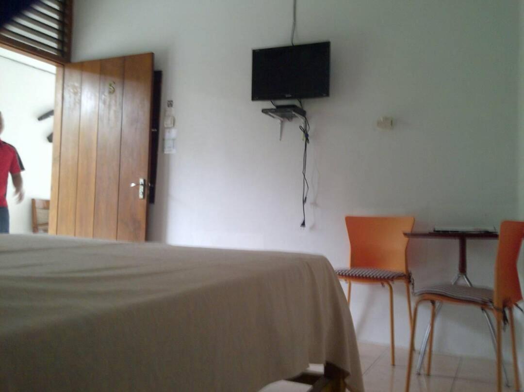 Isro Guesthouse Syariah Kepanjen Exterior foto